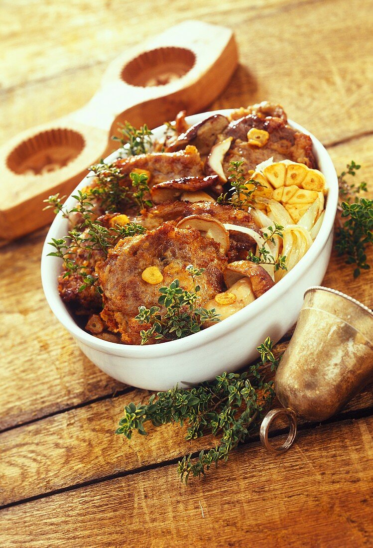Meat stew with garlic, thyme and ceps