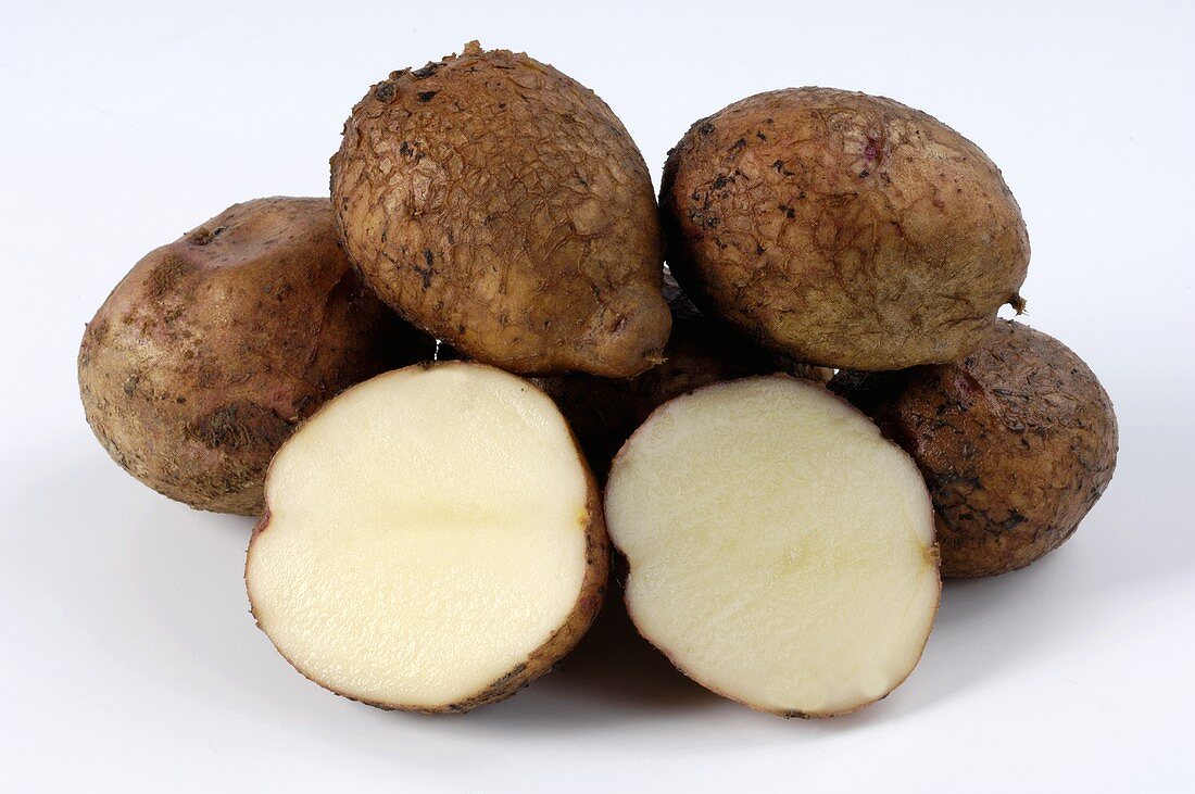 Several potatoes, variety 'Reichskanzler'