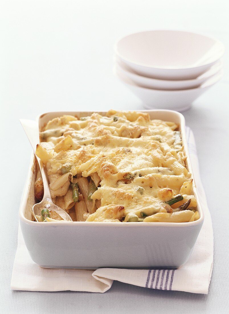 Pasta bake with green asparagus