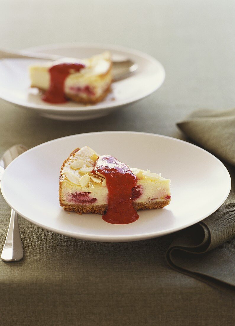 Raspberry cheesecake with raspberry sauce