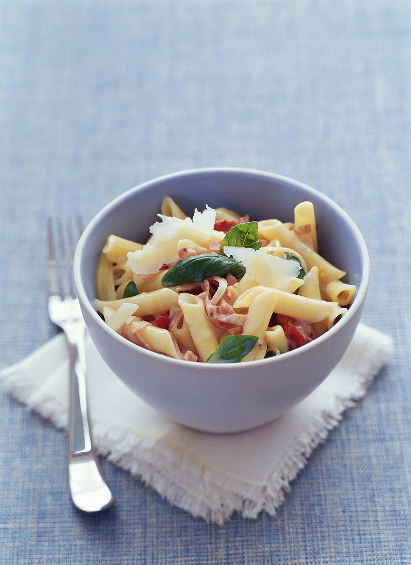Penne with Parma ham and tomatoes