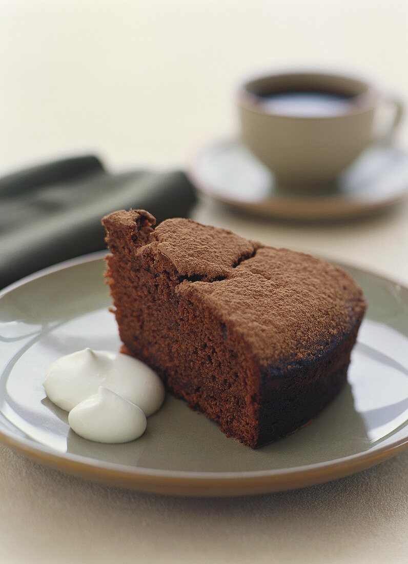 Ein Stück Schokoladen-Mokka-Kuchen