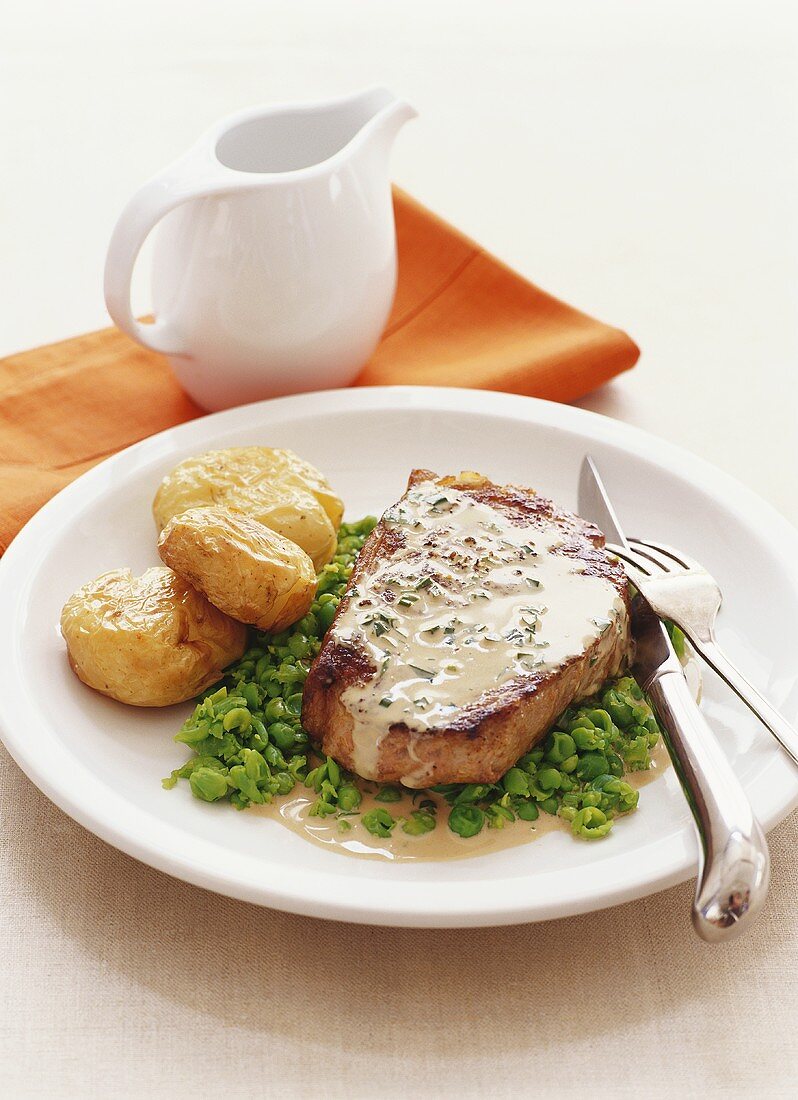 Beef steak with tarragon sauce, peas & potatoes