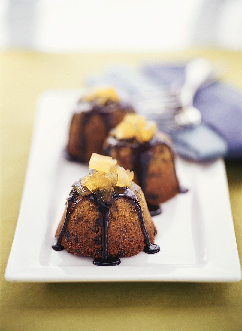 Small chocolate ginger puddings