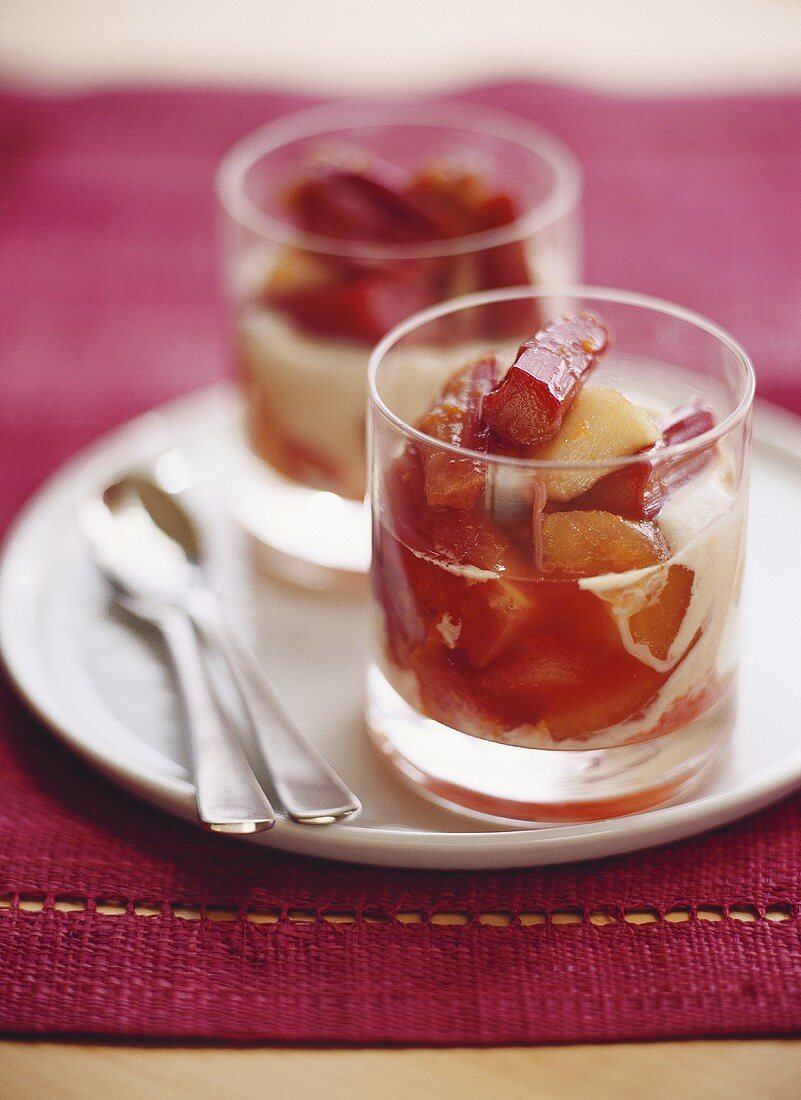 Rhubarb and apple compote with cinnamon cream