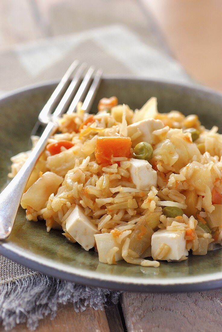 Fried rice with vegetables and tofu