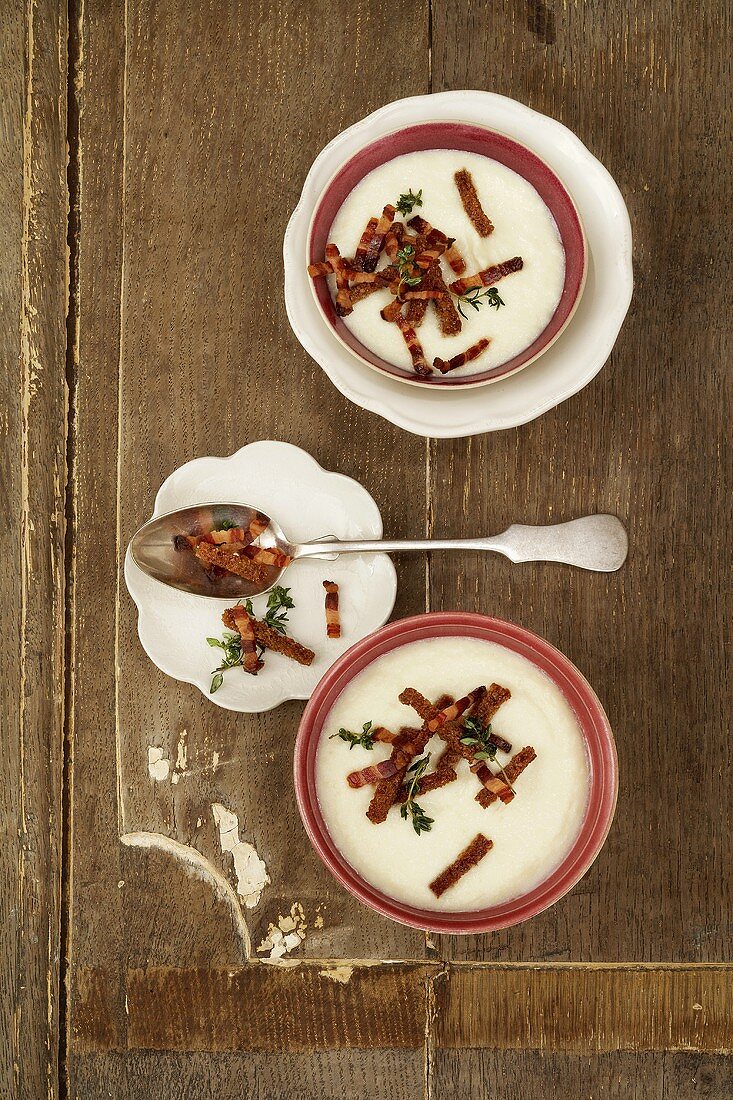 Creamed apple and celery soup with strips of bacon