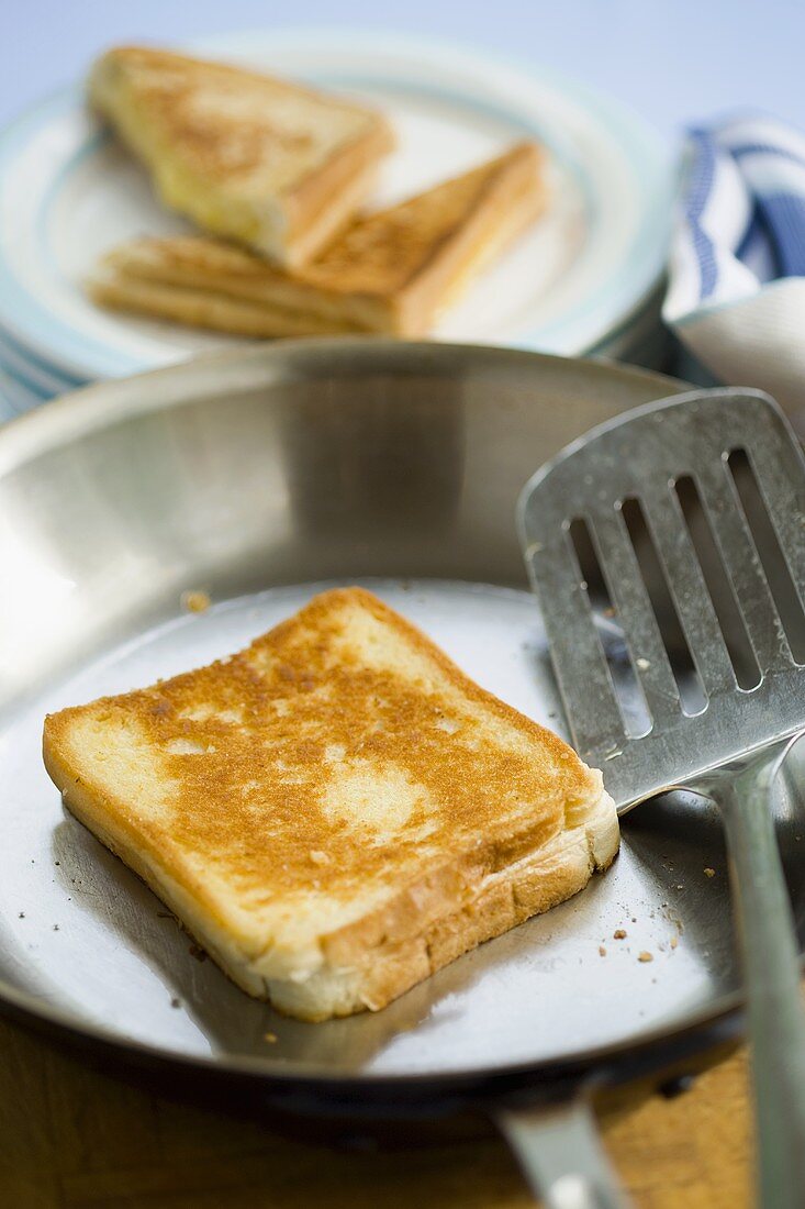 Käsesandwich braten