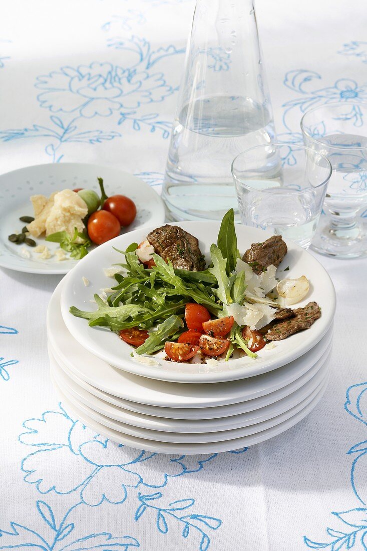 Fried beef fillet with rocket and tomato salad