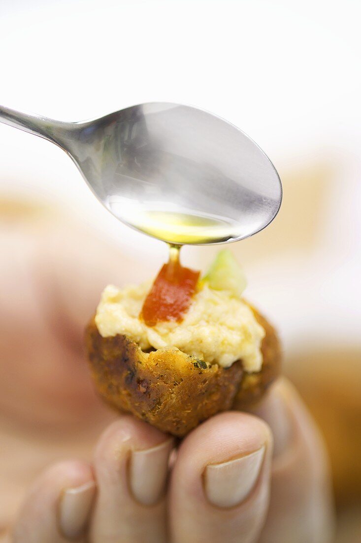 Felafel (Kichererbsenbällchen) mit Hummus