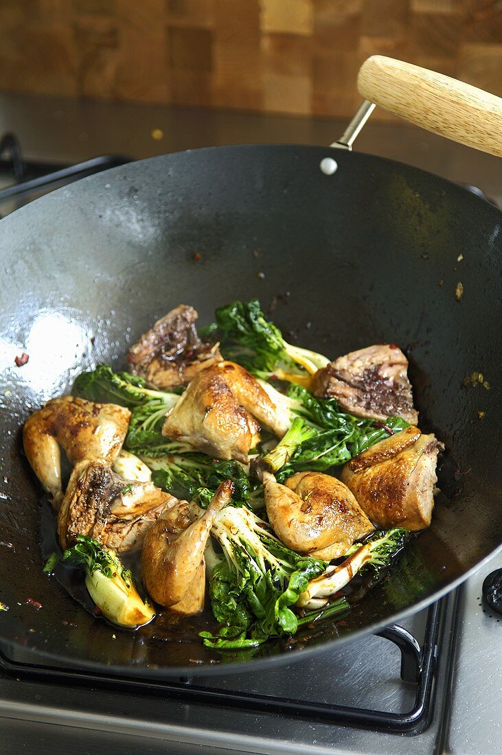 Geräucherte Wachteln mit Pak Choi