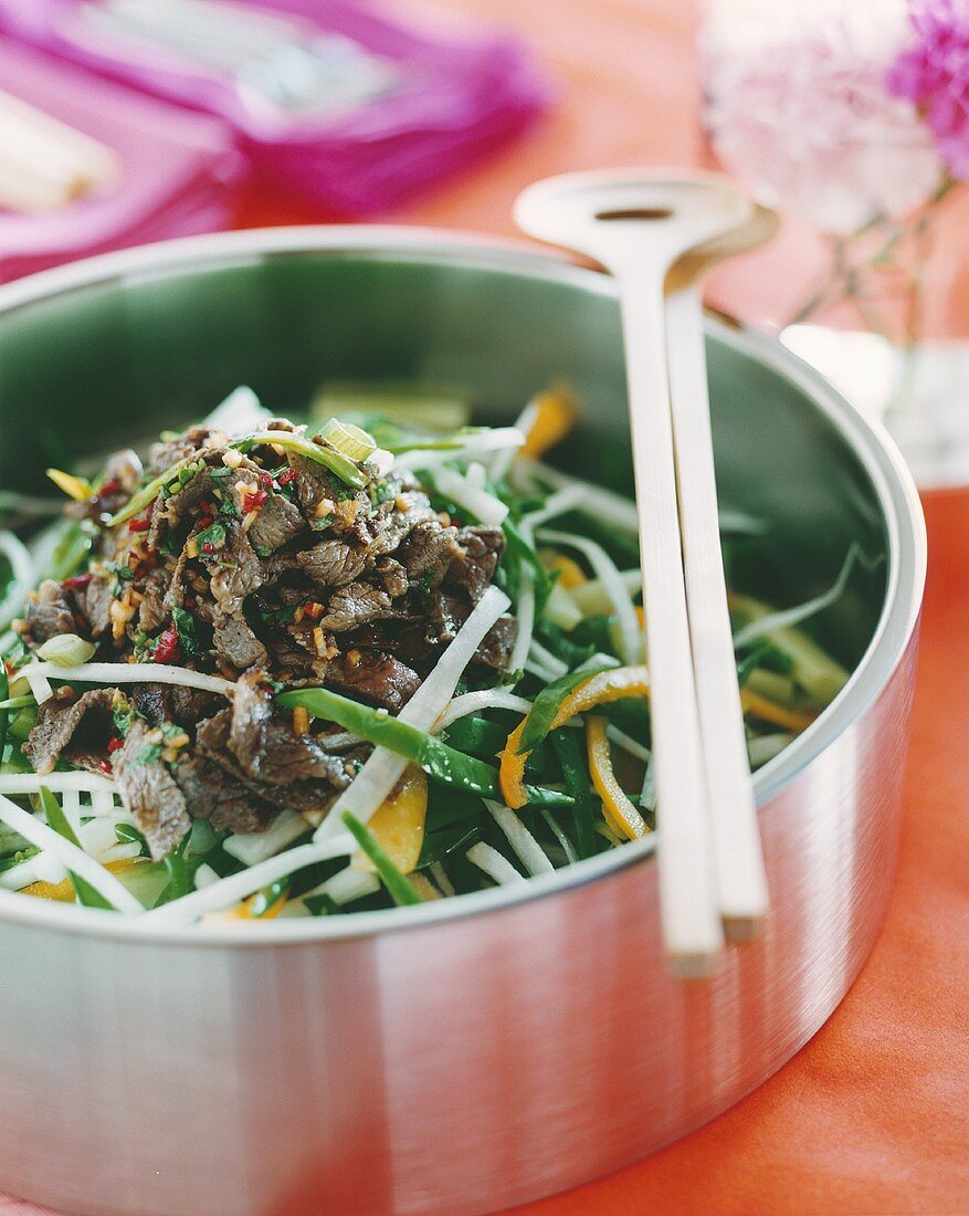 Meat salad with vegetables (Asia)