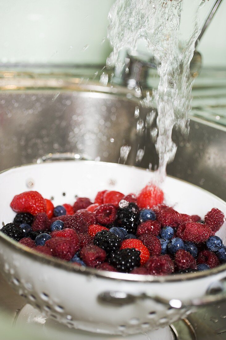 Washing fresh berries