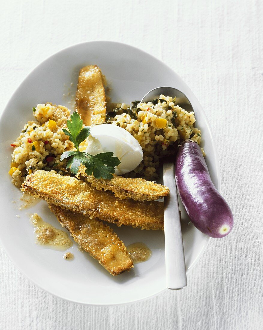 Bulgur und Auberginen im Parmesanmantel