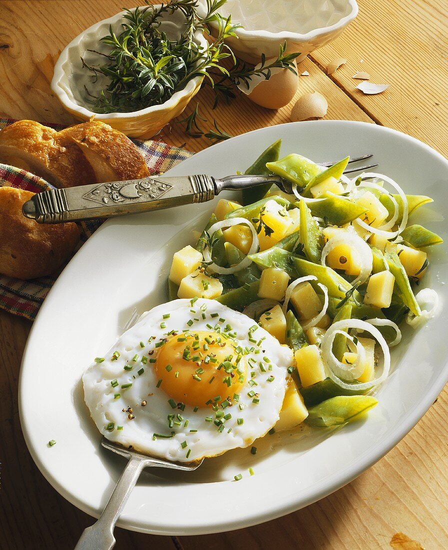 Bean salad with fried egg