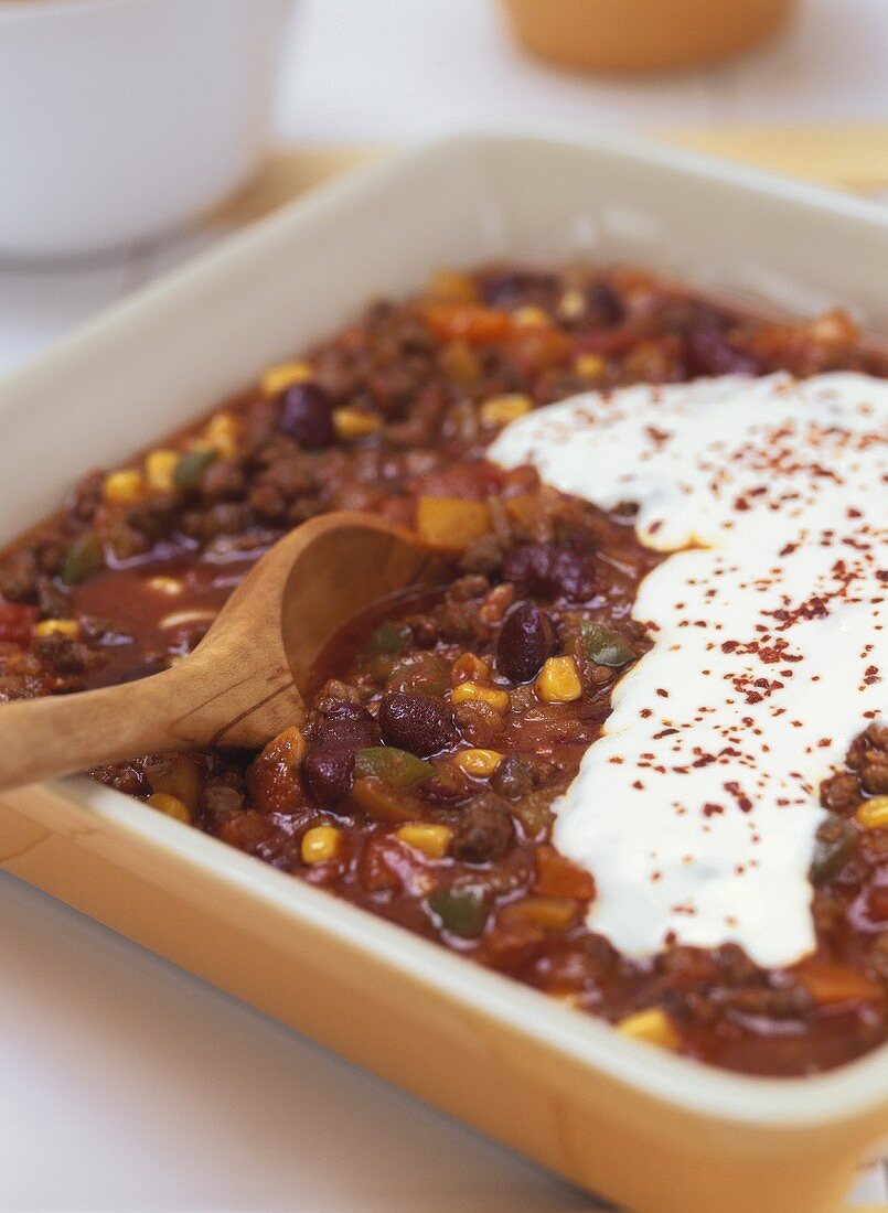 Chili con Carne mit saurer Sahne