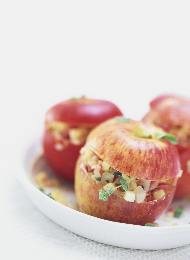 Apples stuffed with bacon, onions and marjoram