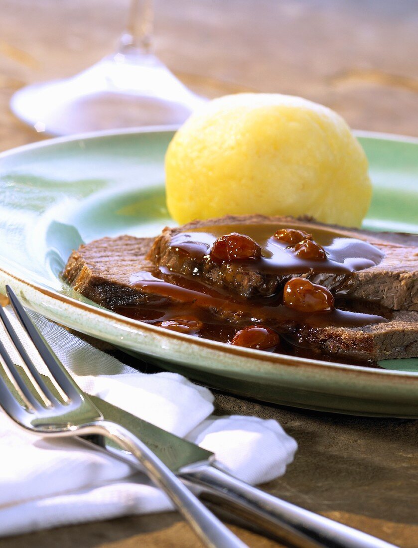 Rheinischer Sauerbraten mit Kartoffelknödel