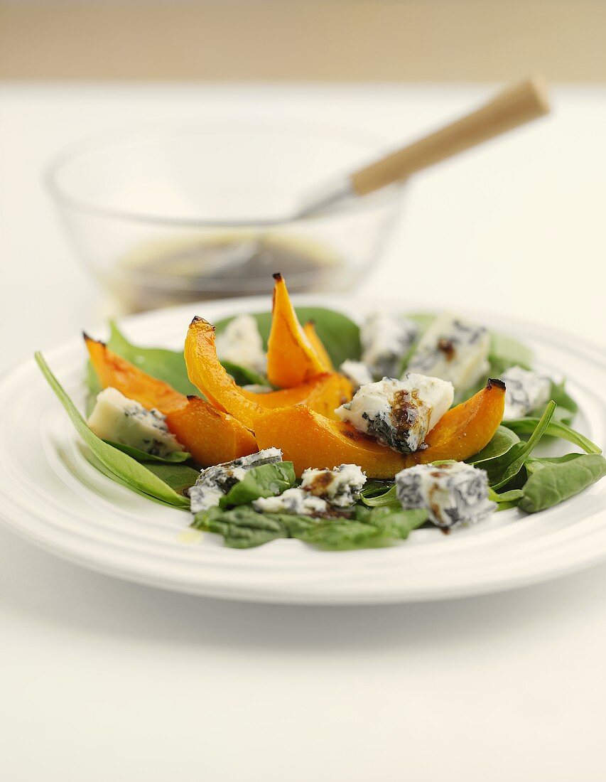 Salad of baked pumpkin and Gorgonzola