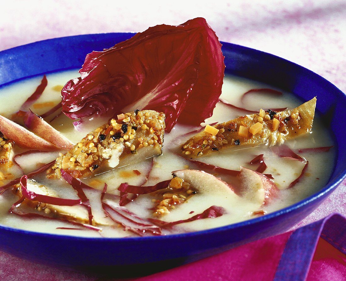 Kartoffelsuppe mit gebratenem Radicchio und Räucherfisch