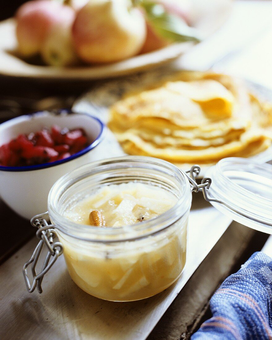 Apple compote to serve with pancakes