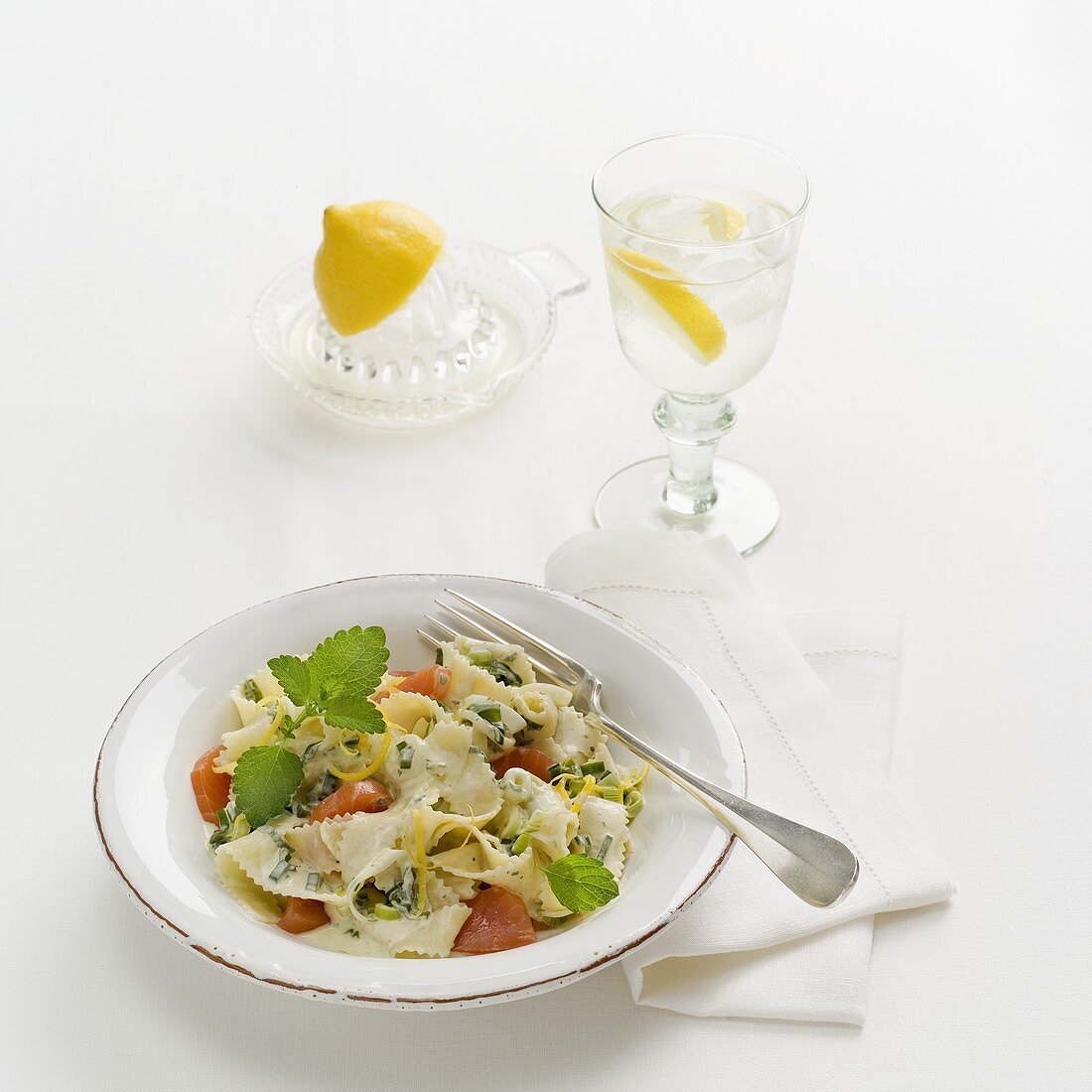 Pasta with smoked salmon and lemon sauce