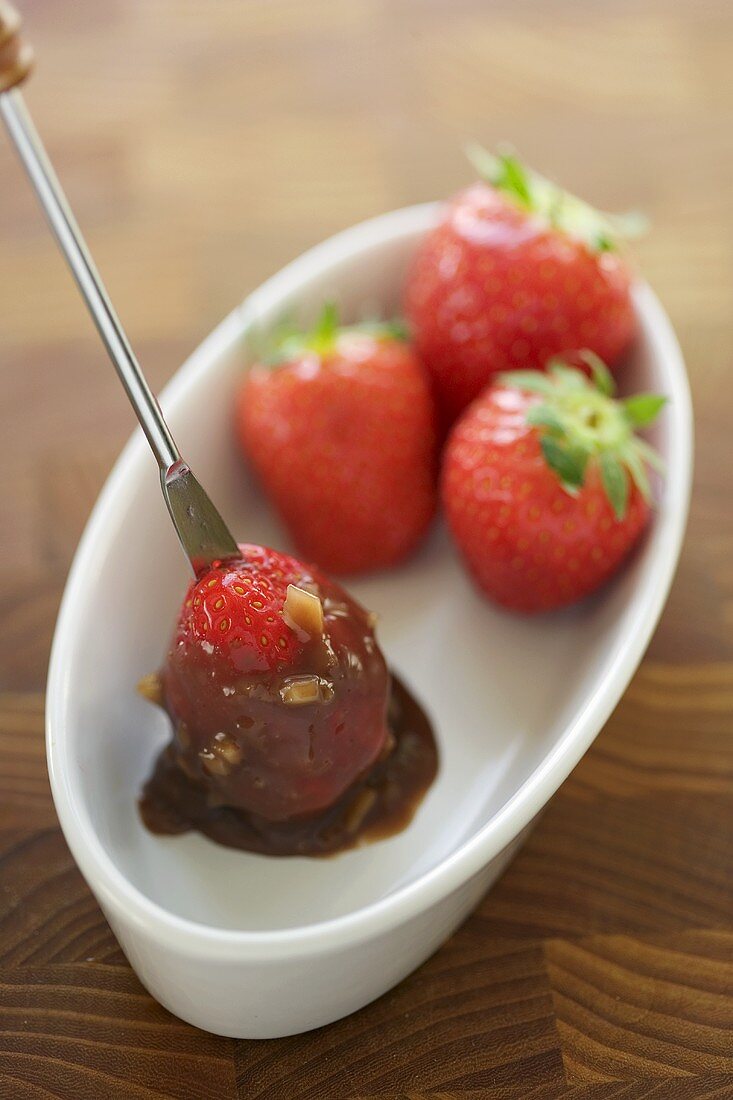 Erdbeeren beim Schokoladenfondue