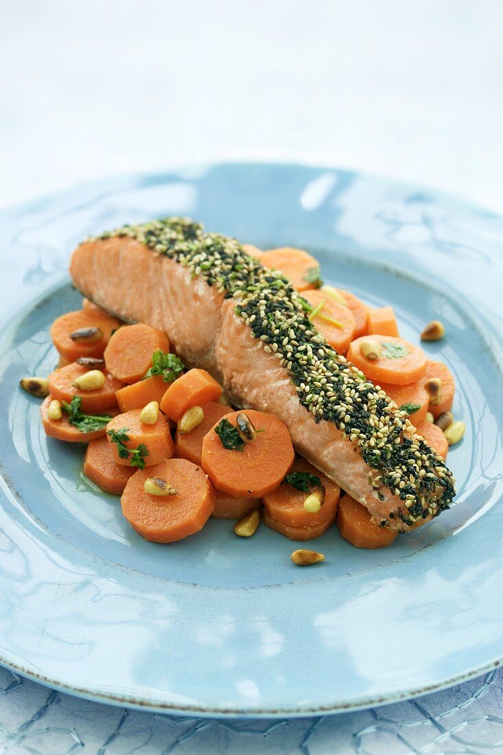 Grilled salmon steak with sesame crust and carrot salad