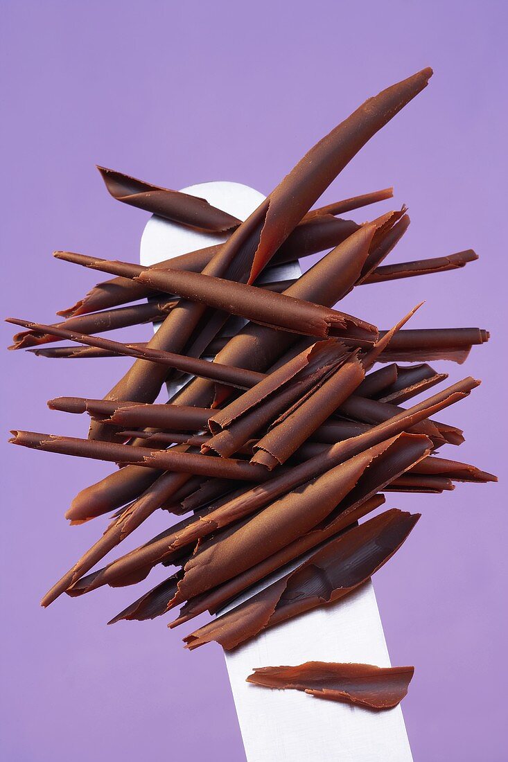 Chocolate curls on a palette knife