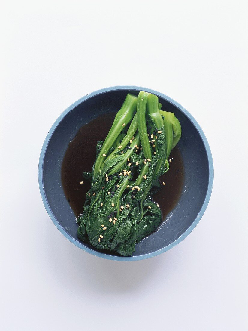 Spinach with sesame seeds in soy sauce
