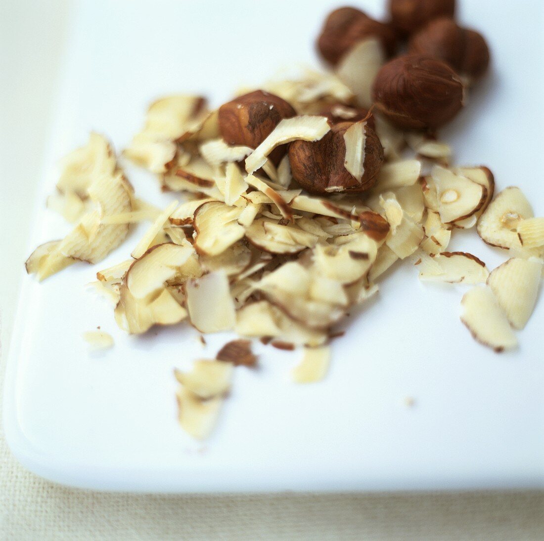 Shelled hazelnuts, whole and thinly sliced