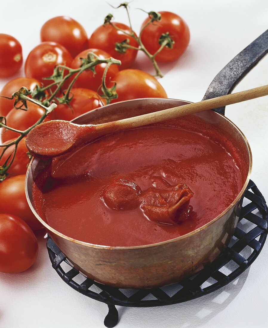 Tomatenketchup in einem Topf