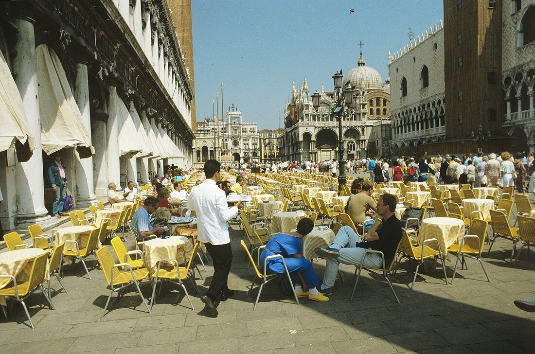 Straßencafe in Venedig