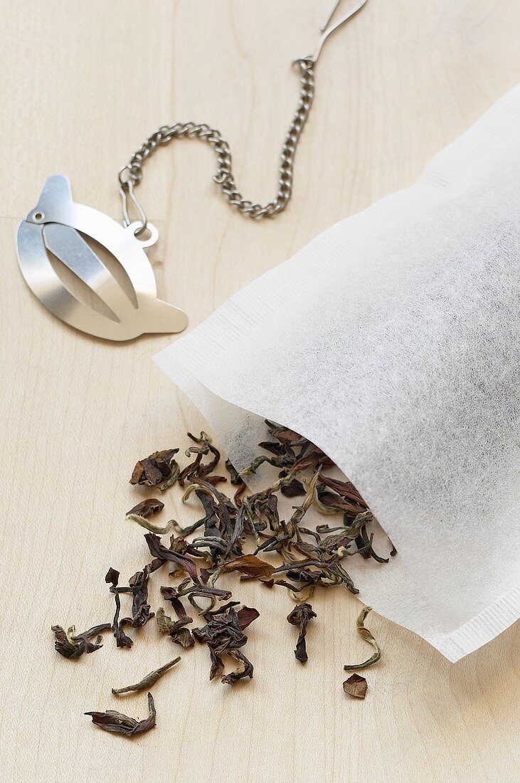 Black Oolong tea in a filter bag with chain fastener