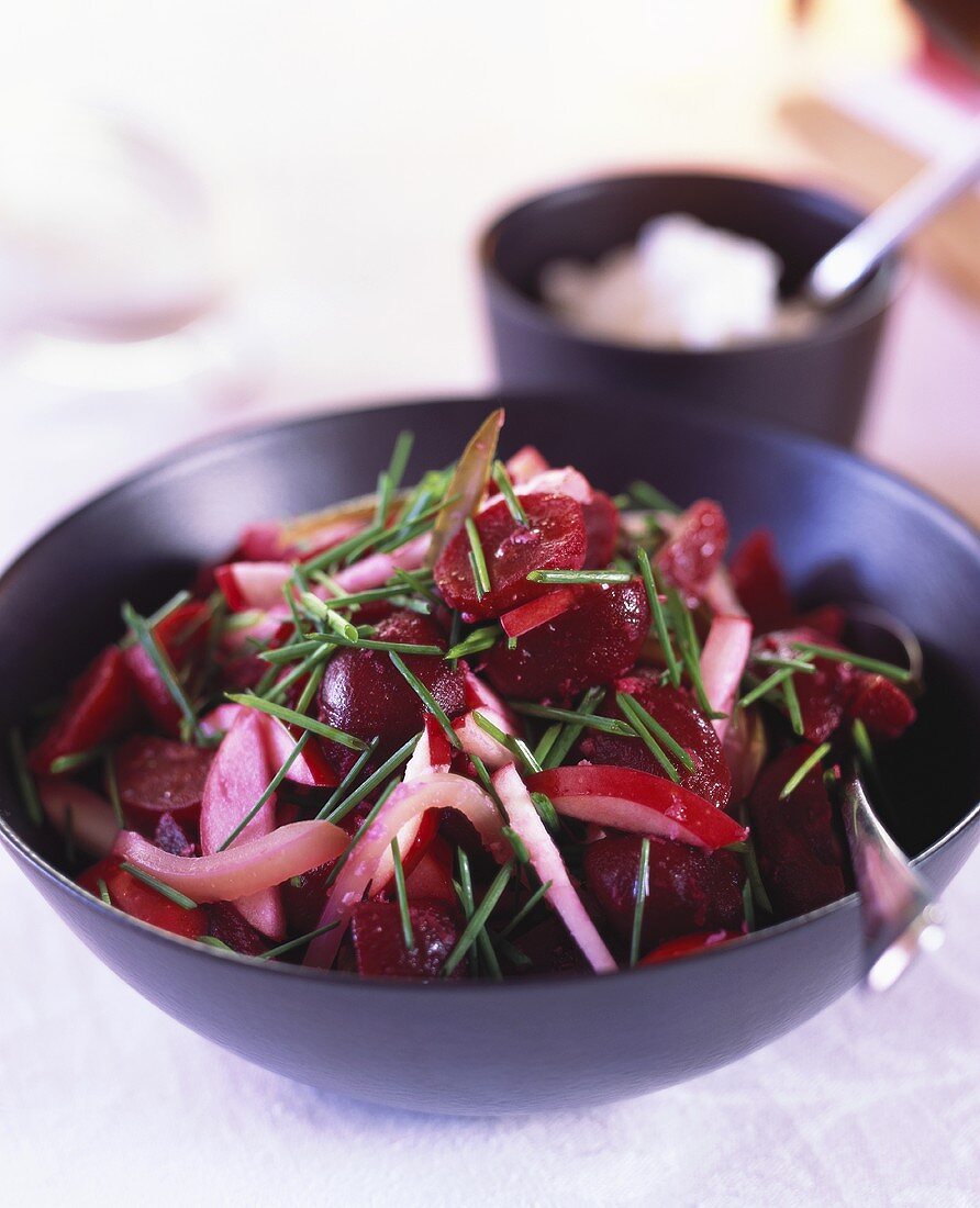 Rote-Bete-Salat mit Apfel und Schnittlauch