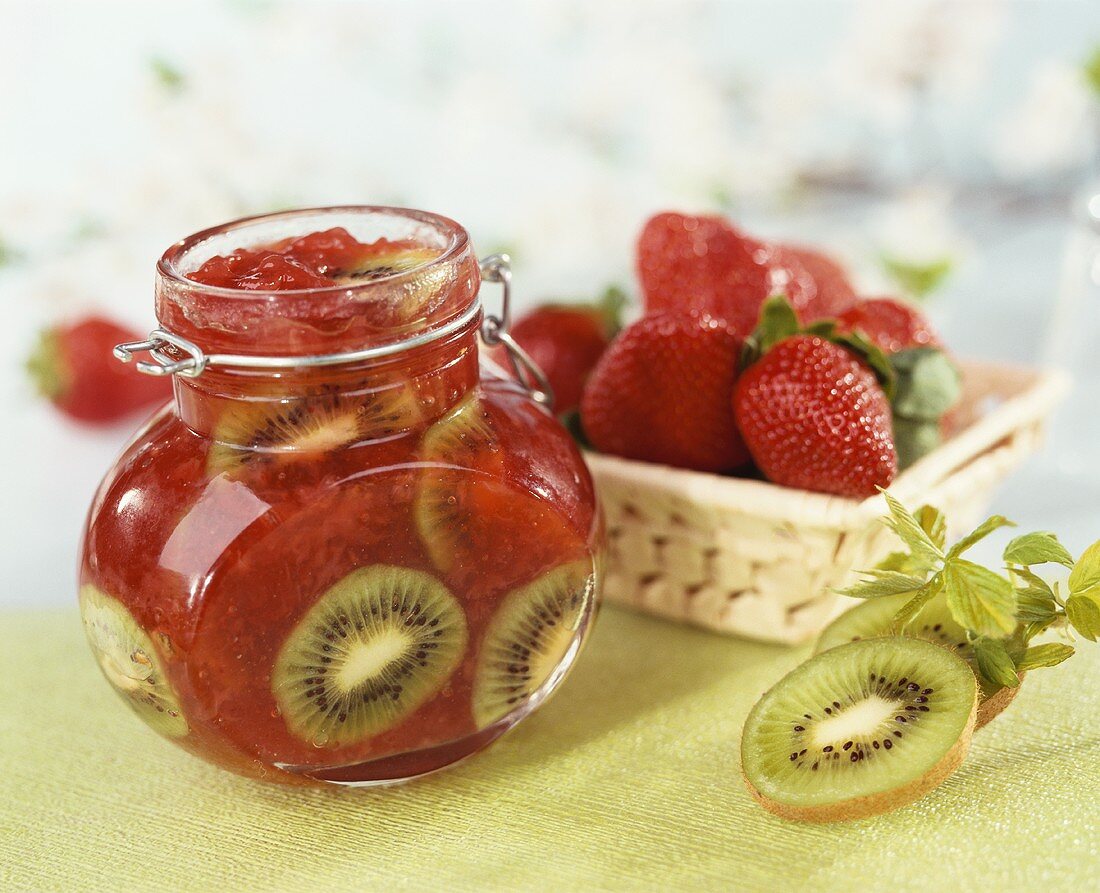 Strawberry and kiwi fruit jam
