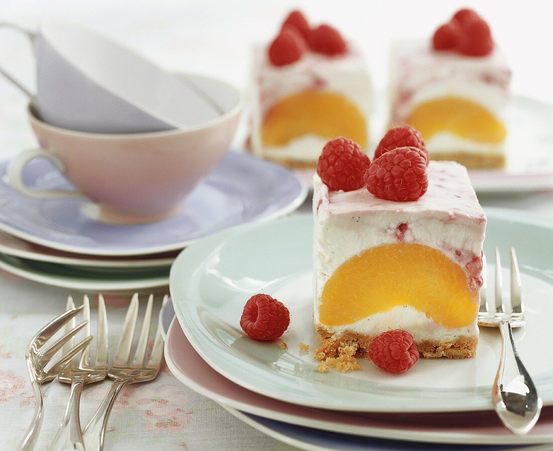Cheesecake slices with peach and raspberries