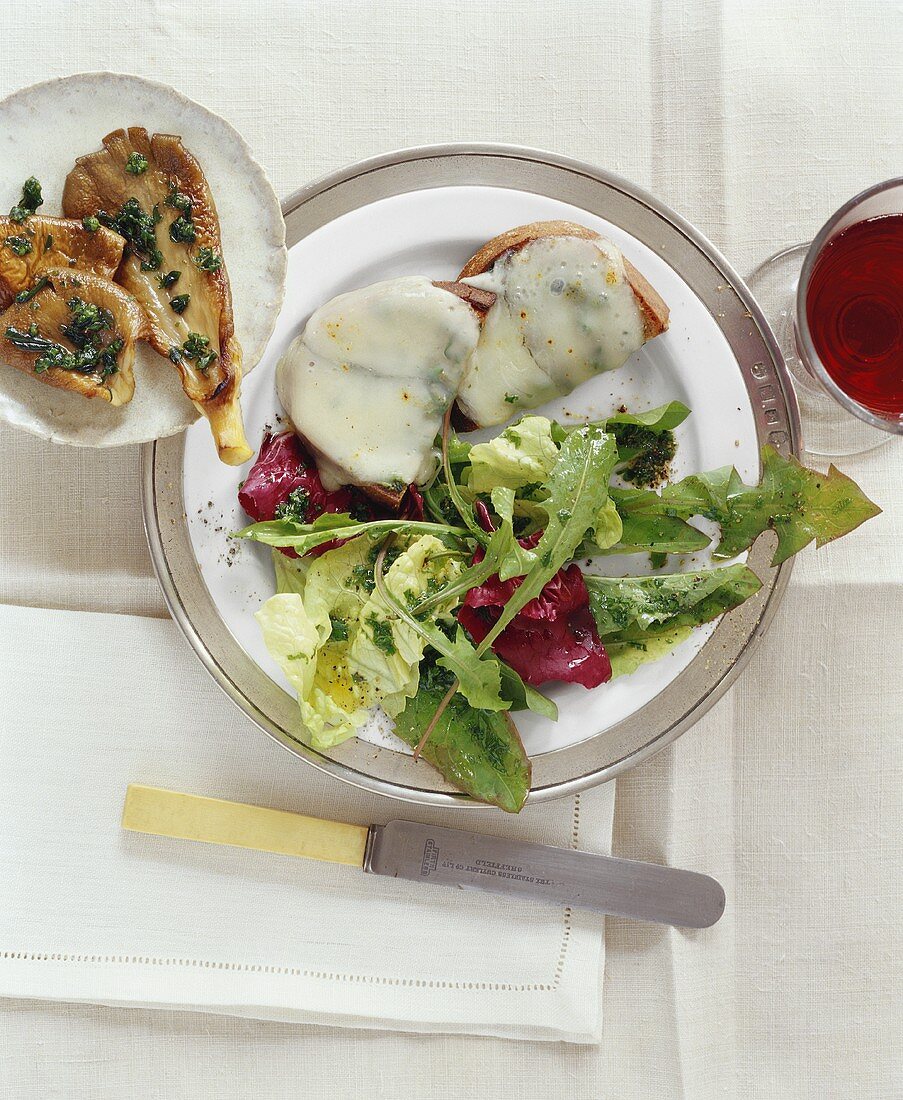 Salad leaves with cheese on toast and oyster mushrooms