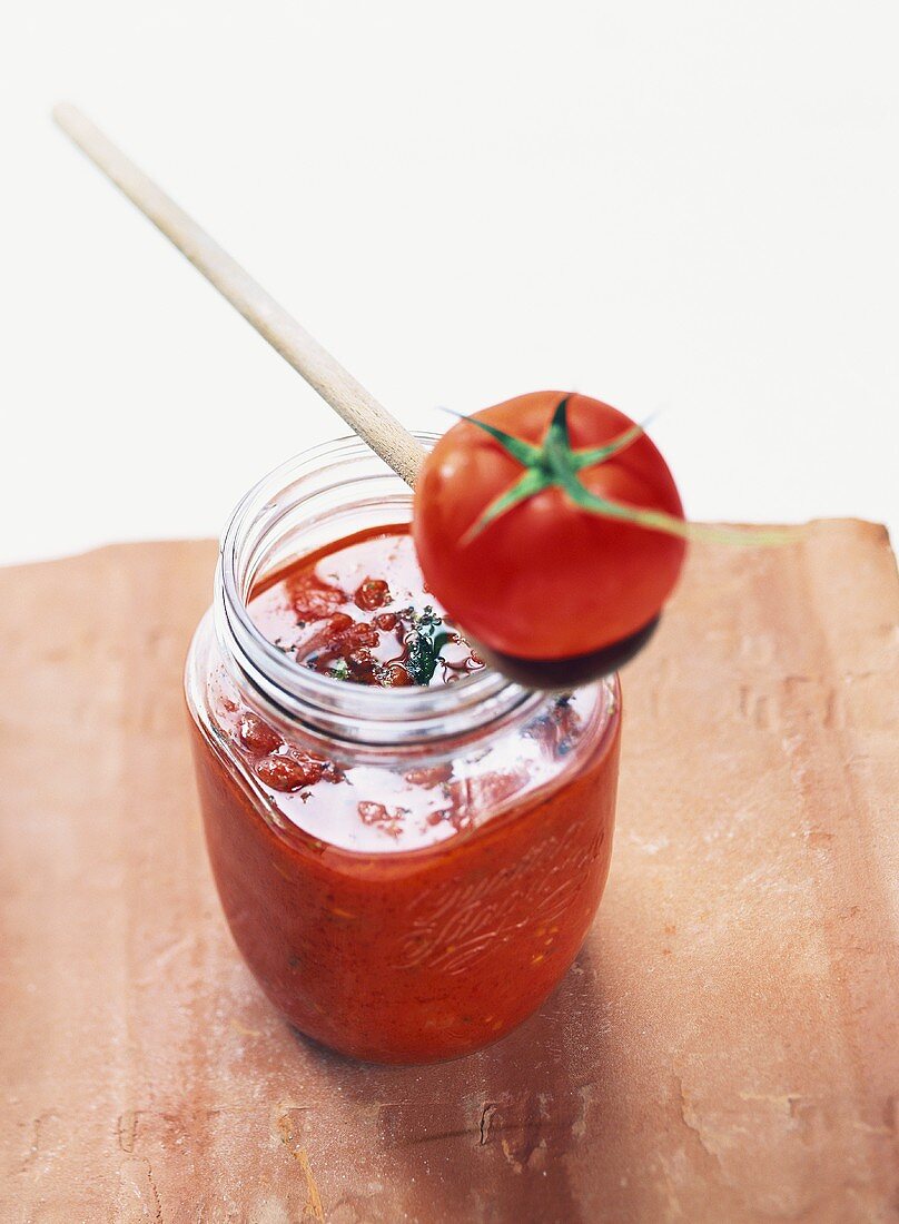 Tomatensauce im Glas