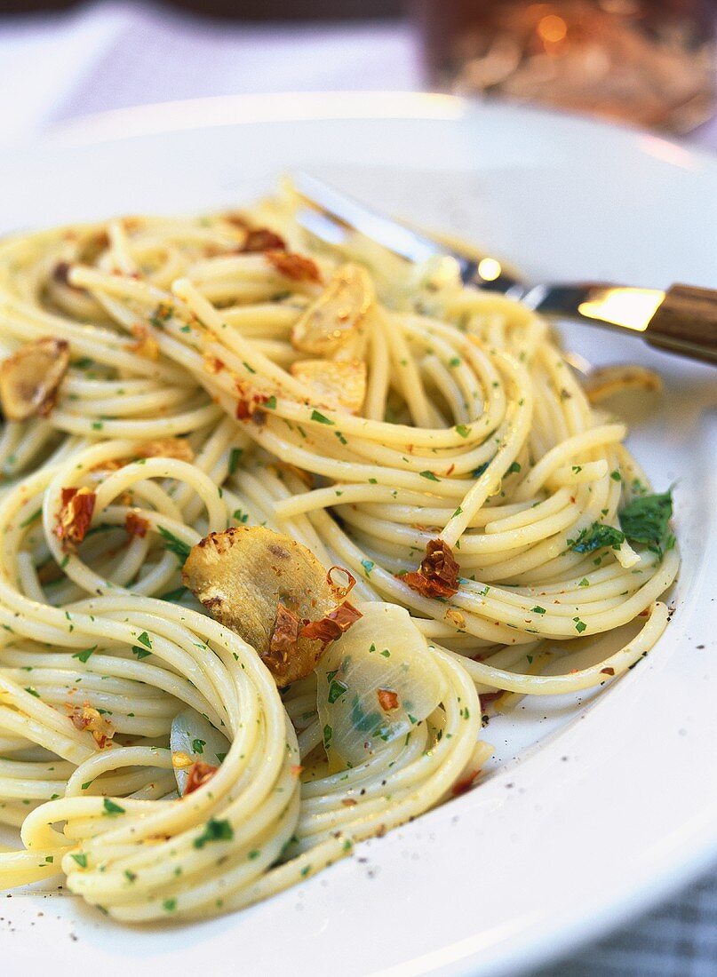 Capellini aglio, olio, peperoncino (Spicy pasta dish)