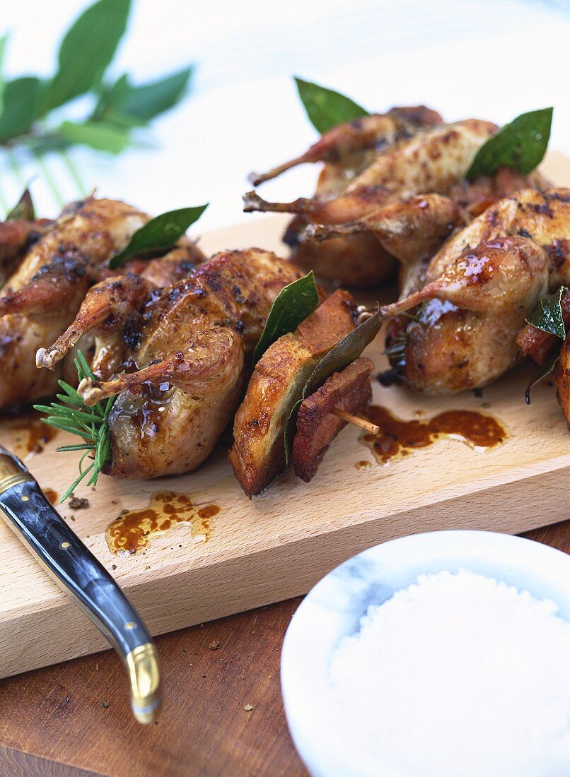 Quaglie arrosto (Roast quail on skewers with bay leaves)