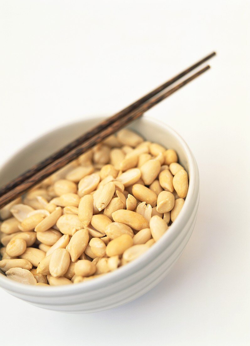 Shelled peanuts in a small bowl