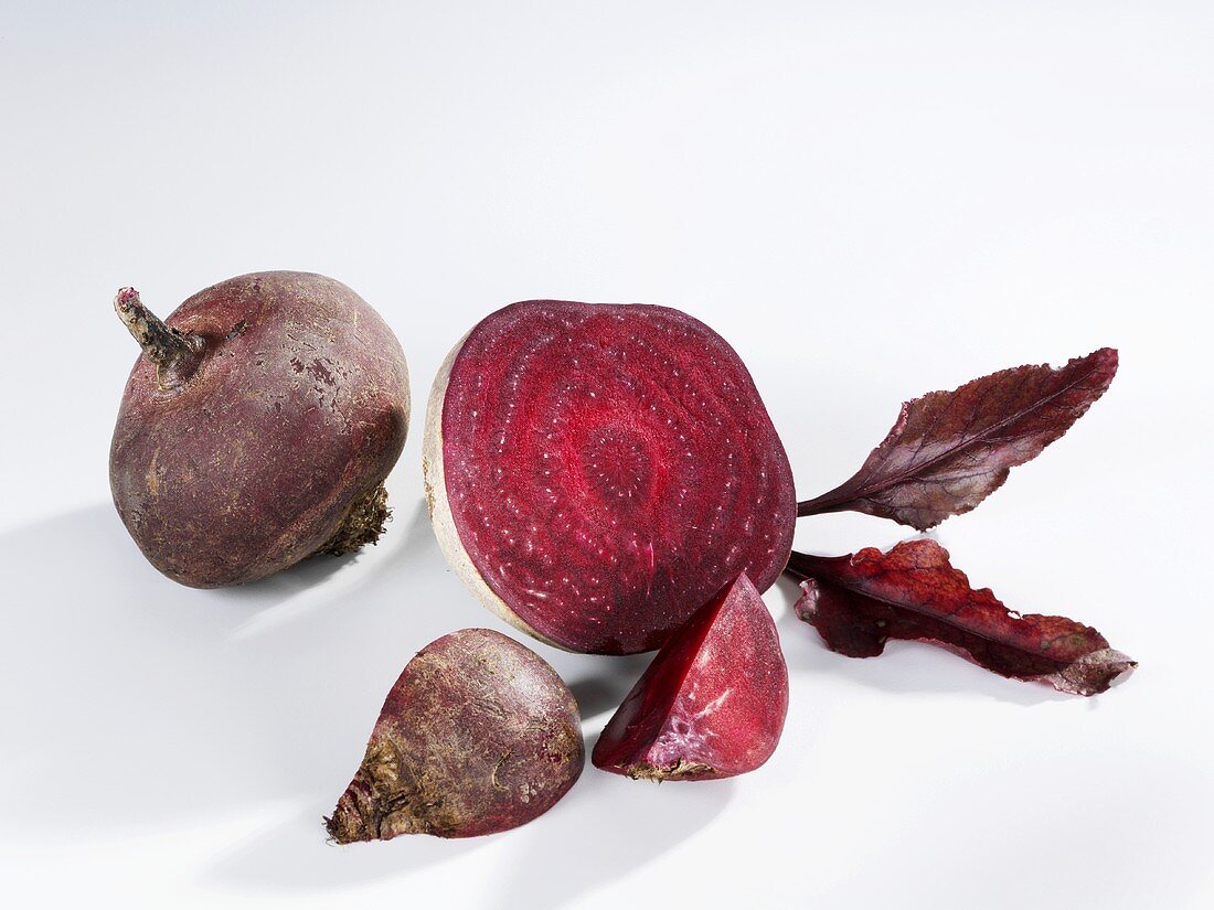 Beetroot, whole, half and two wedges