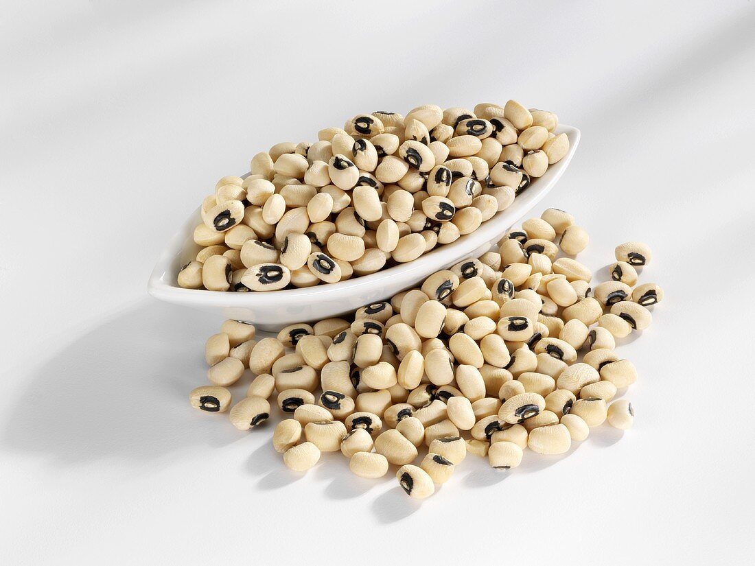 Black-eyed peas in and in front of a bowl