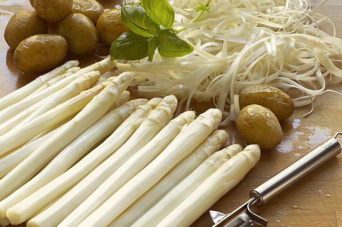 Peeled white asparagus, boiled potatoes & asparagus peelings