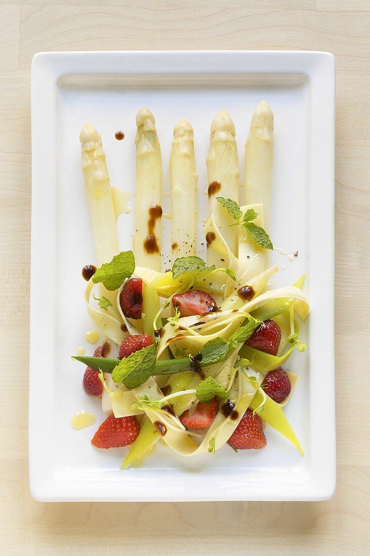 White asparagus with strawberry, vegetable & pasta salad