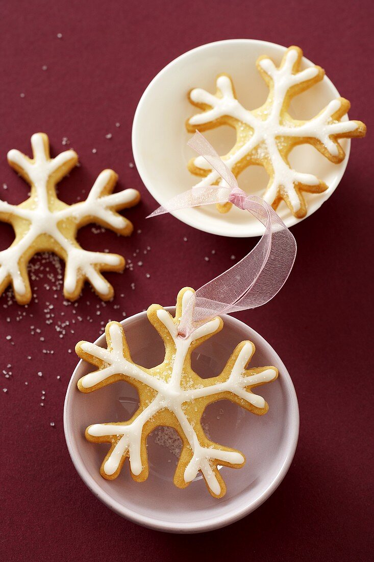 Three snowflake cookies and china bowls
