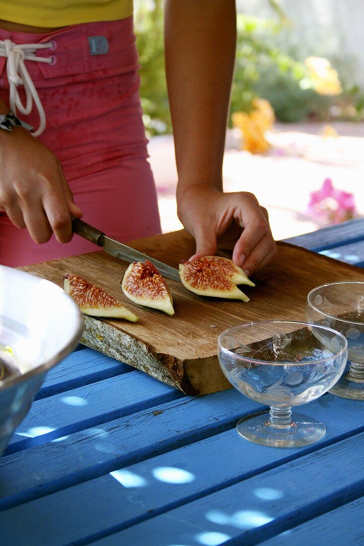 Cutting up figs