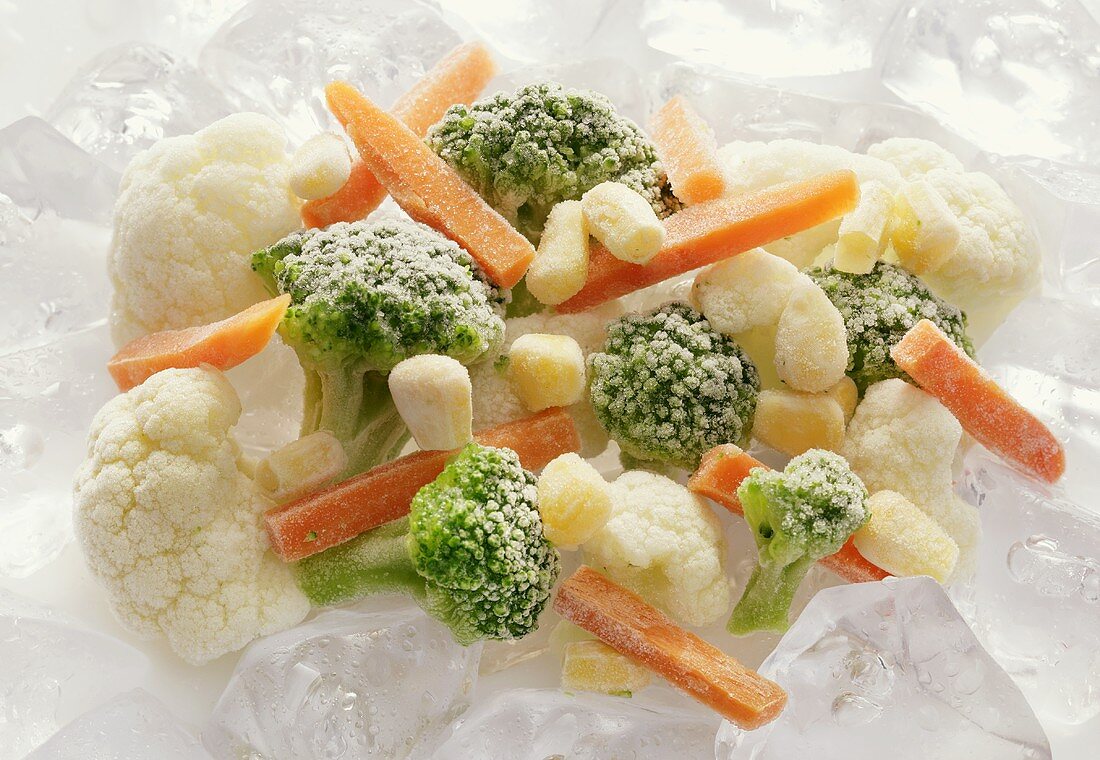 Gemischtes Gemüse auf Eis
