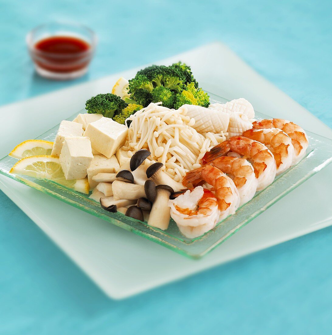 Mixed platter of shrimps, mushrooms and tofu